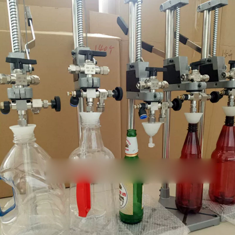 آلة ضغط سدادات الزجاجات اليدوي - مراجعة Wine In Beer Bottle وسعره